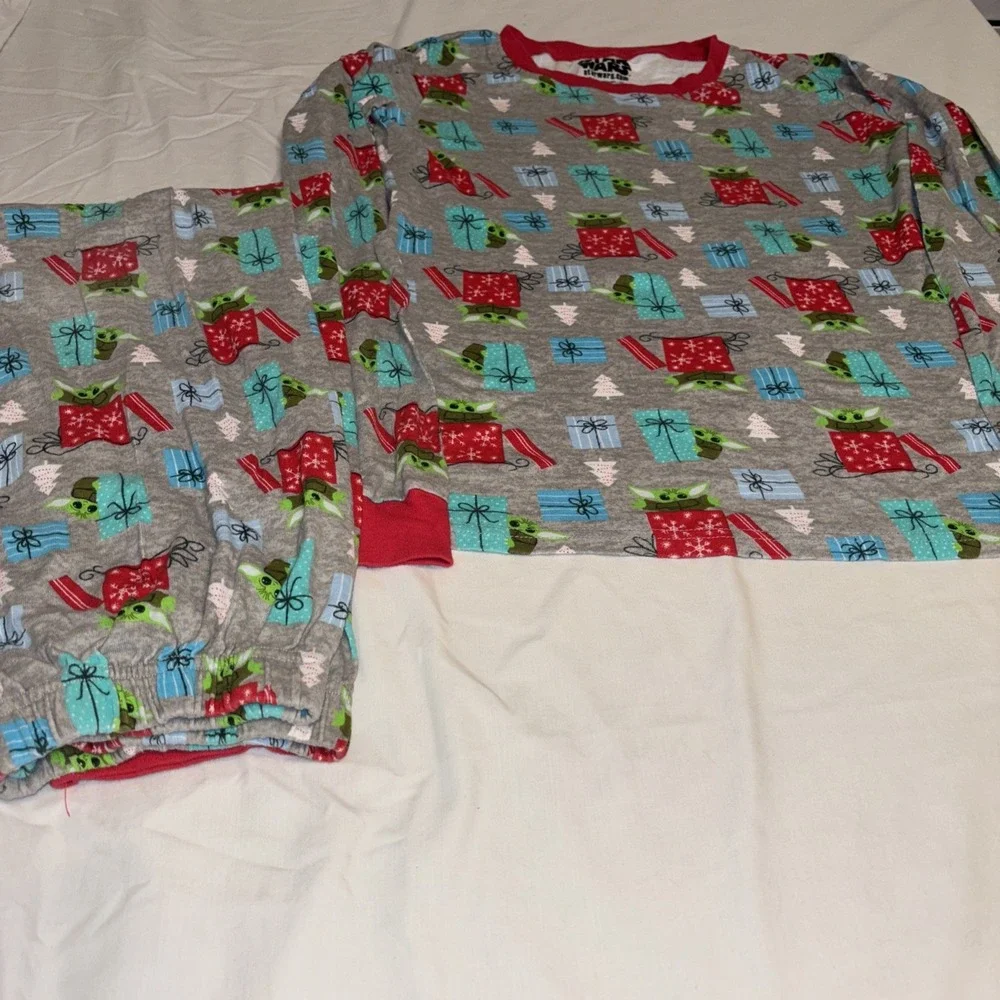 Star Wars Baby Yoda Christmas Sweater‎ Size Small, Two Piece